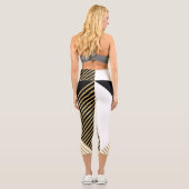 Moderne Schwarz-weiß geometrische Goldrapare Capri Leggings (Rückseite)
