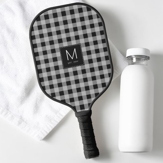 Moderne Schwarz-Weiß-Gingham-Monogramm Etabliert Pickleball Schläger