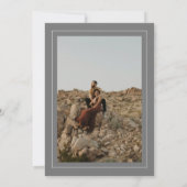 Moderne Schwarz-Weiß-Hochzeitsskripte 2 Fotos Einladung (Rückseite)