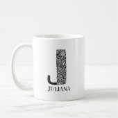 Moderne Schwarz-Weiß-Initial J und Name Kaffeetasse (Links)
