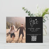 Moderne Schwarz Weiß Kalligrafie Foto QR Code Save The Date (Stehend Vorderseite)