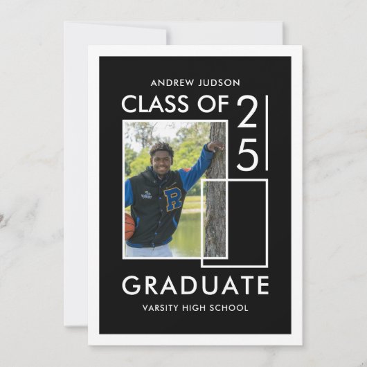 Moderne Schwarz-Weiß-Klasse mit 25 Foto Grad Party Einladung (Vorderseite)