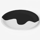 Moderne Schwarz-Weiß-Minimal-Abstrakte Kunst Pappteller (Schrägansicht)