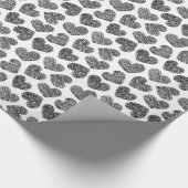 Moderne Schwarz-Weiß-Minimalistisch-Doodled Herzen Geschenkpapier (Ecke)
