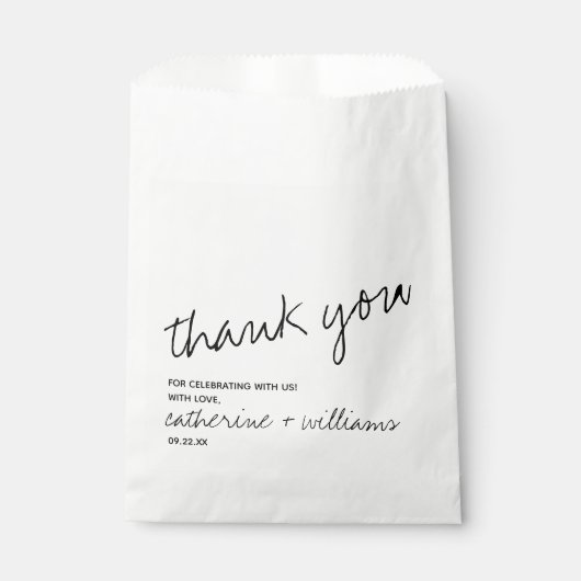 Moderne Schwarz-Weiß-Minimalistische Skripthochzei Geschenktütchen (Vorderseite)