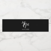 Moderne Schwarz-Weiß-Monogramm-Hochzeit Wasserflaschenetikett (Einzelnes Label)