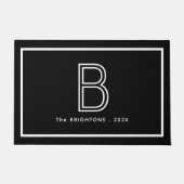 Moderne Schwarz-Weiß-Monogramm-Initiale Familienna Fußmatte (Vorderseite)