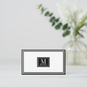 Moderne Schwarz-Weiß-Monogramm-Rand-QR-Code Visitenkarte (Stehend Vorderseite)