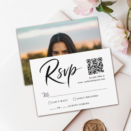 Moderne Schwarz-Weiß-QR-Code-Antwort-Quince-Script RSVP Karte