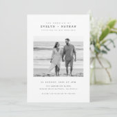 Moderne Schwarz-Weiß-QR-Code-Foto-Hochzeit Einladung (Stehend Vorderseite)