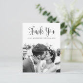 Moderne Schwarz-Weiß-Schrift Hochzeit danke Postkarte (Stehend Vorderseite)