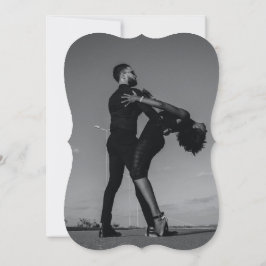 Moderne Schwarz-Weiß-Script-Couple-Foto-Hochzeit Einladung