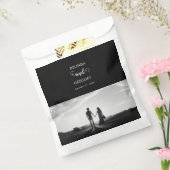 Moderne Schwarz-Weiß-Script-Couple-Foto-Hochzeit Geschenktütchen (Versiegelt)