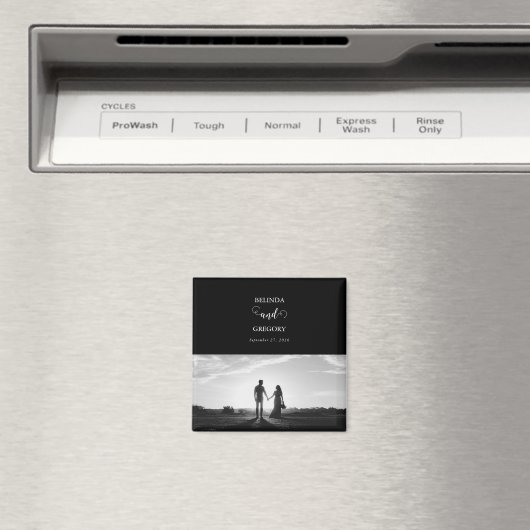 Moderne Schwarz-Weiß-Script-Couple-Foto-Hochzeit Magnet (In Situ (Geschirrspüler))