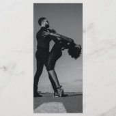 Moderne Schwarz-Weiß-Script-Couple-Foto-Hochzeit Menükarte (Rückseite)