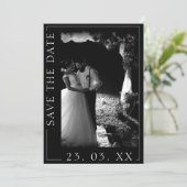 Moderne Schwarz-Weiß-Script-Foto Save The Date (Stehend Vorderseite)