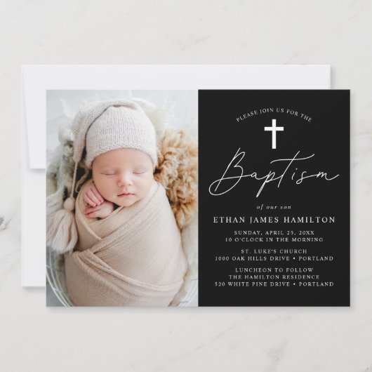 Moderne Schwarz-Weiß-Script-Foto-Taufe Einladung (Vorderseite)