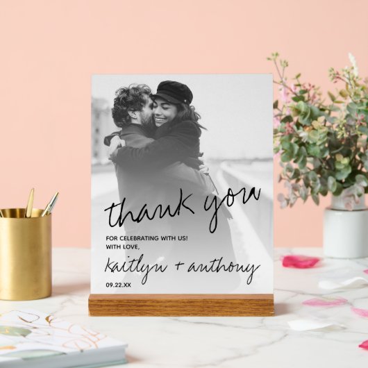 Moderne Schwarz-Weiß-Skripte Minimalistische Hochz Acrylschild (Hochzeit)