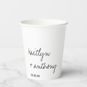 Moderne Schwarz-Weiß-Skripte Minimalistische Hochz Pappbecher (Rückseite)