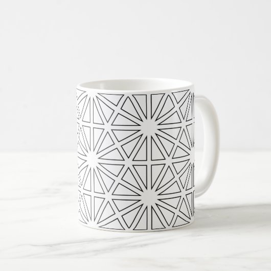 Moderne Schwarz-Weiß-Sternenexplosions-Geometrie Kaffeetasse (VorderseiteRechts)