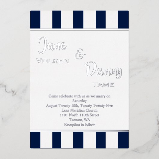 Moderne Schwarz-Weiß-Streifen mit Hochzeit Folieneinladung (Vorderseite)