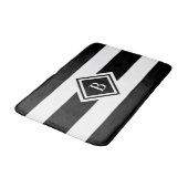 Moderne Schwarz-Weiß-Streifen Mit Monogramm Badematte (Schrägansicht)