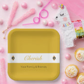 Moderne Schwarz-Weiß-Szene mit goldfarbenem Platz Pappteller (Party)