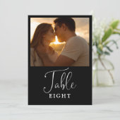 Moderne Schwarz-Weiß-Tischnummer mit elegantem Fot Einladung (Stehend Vorderseite)