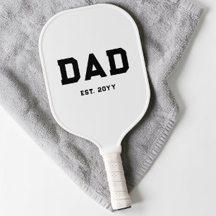 Moderne Schwarz-Weiß-Typografie Dad Est Pickleball Schläger