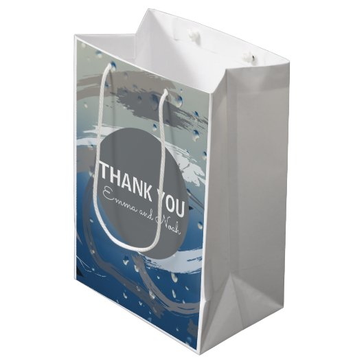 Moderne Schwarz, Weiß und Grau Pinselstrich Danke Mittlere Geschenktüte (Vorderseite Schrägansicht)