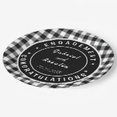 Moderne Schwarz-weiße Buffalo-Karo-Engagement-Part Pappteller (Schrägansicht)