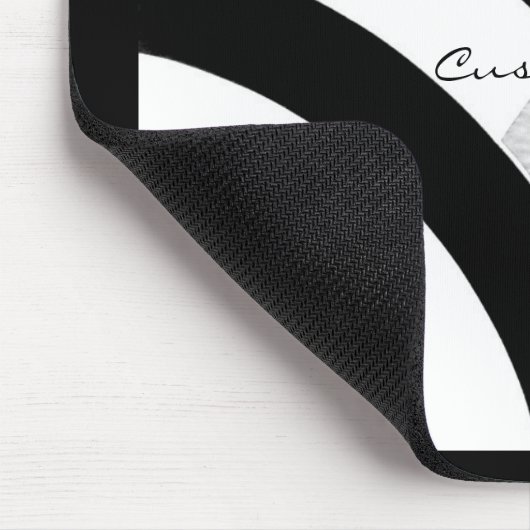 Moderne, schwarz-weiße Chevronen Mousepad (Ecke)