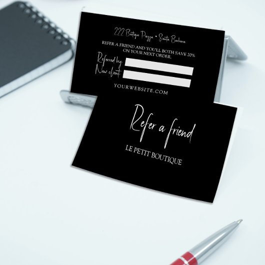 Moderne Schwarz-weiße Empfehlungskarte