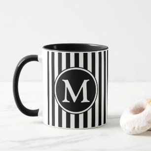Moderne schwarz-weiße gestreifte Monogramm Tasse