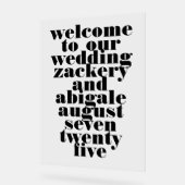 Moderne Schwarz-weiße Hochzeit Begrüßung Acrylschild (Winkel)