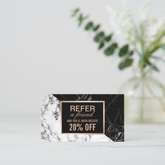 Moderne Schwarz-weiße Marmorbeschreibungen Empfehlungskarte (Stehend Vorderseite)