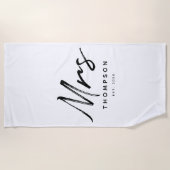 Moderne Schwarz-weiße Minimalistische Schrift Strandtuch (Vorderseite)