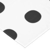 Moderne Schwarz-weiße Polka-Punkte fett und elegan Tischdecke (Schrägansicht)