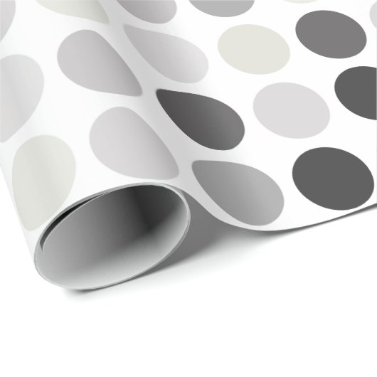 Moderne Schwarz-weiße Polka-Punkte-Mustermonogramm Geschenkpapier (Rolleneckpunkt)