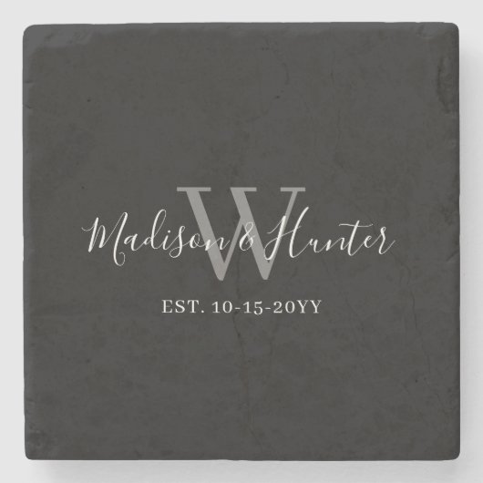 Moderne Schwarz-weiße Script Monogram Newlyweds Steinuntersetzer (Vorderseite)