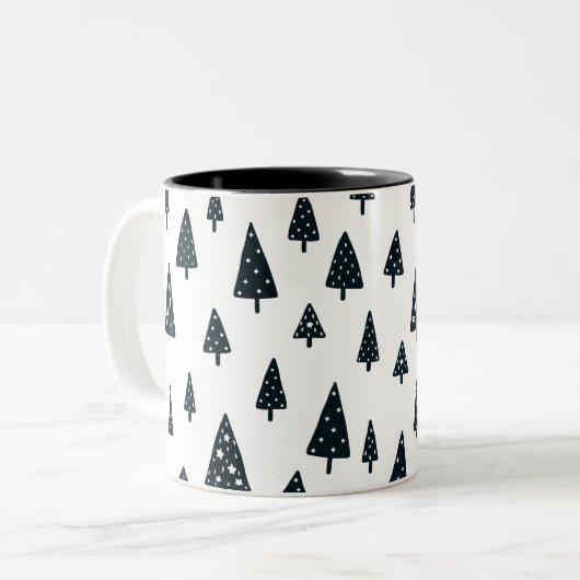 Moderne schwarz-weiße skandinavische Weihnachtsbau Zweifarbige Tasse (Vorderseite Links)