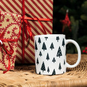 Moderne schwarz-weiße skandinavische Weihnachtsbau Zweifarbige Tasse