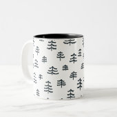 Moderne schwarz-weiße skandinavische Weihnachtsbau Zweifarbige Tasse (Vorderseite Links)