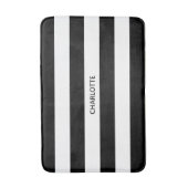 Moderne schwarz-weiße Streifen individuelle Name C Badematte (Vorderseite Vertikal)