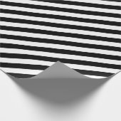 Moderne schwarz-weiße Streifen mattieren Weihnacht Geschenkpapier (Ecke)