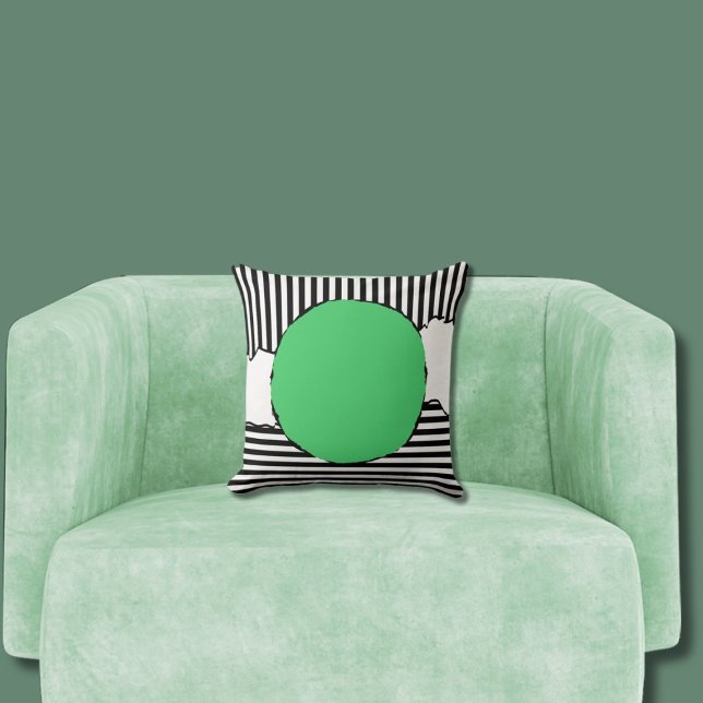 Moderne schwarz-weiße Streifen mit grünem Punkt Kissen (Green Centered Circle Pillow)