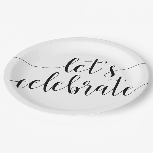 Moderne, Schwarz-weiße Teller feiern (Schrägansicht)