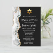 Moderne Schwarz-weiße und goldene Bar Mitzvah Einladung (Stehend Vorderseite)