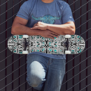 Moderne schwarz-weiße zeltische inspirierte Stamme Skateboard
