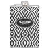 Moderne Schwarz-weiße Zickzack Muster Trauzeugen G Flachmann (Vorderseite)